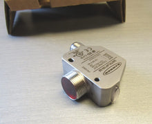 Load image into Gallery viewer, Banner Q4XTKLAF100-Q8 Photoelectric Sensor 97071
