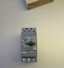 Load image into Gallery viewer, Siemens 3RV2031-4VA10 Circuit Breaker 35-45A Motor Overload
