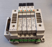 Load image into Gallery viewer, SMC 4 Station Pneumatic Vacuum Valve Bank VQ1201-5
