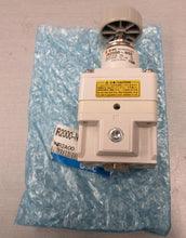 Load image into Gallery viewer, SMC IR2000-N02 Precision Pnematic Regulator
