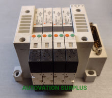 Load image into Gallery viewer, SMC 4 Station Pneumatic Vacuum Valve Bank VQ1201-5
