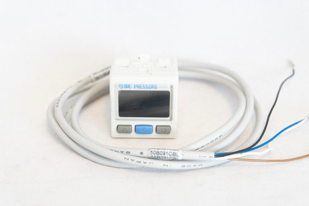 SMC ZSE30A-01-B-M high-precision, 2-color display digital pressure switch