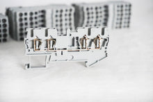 Load image into Gallery viewer, Lot of 18- Phoenix Contact ST 2,5 QUATTRO DIN RAIL TERMINAL BLOCKS
