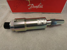 Load image into Gallery viewer, Danfoss CVP-M 027B0921 Pilot Valve
