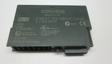 Load image into Gallery viewer, Siemens 6ES7-132-4BD30-0AA0 4 Point Digital Output Module
