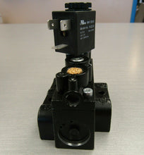 Load image into Gallery viewer, ARO A212SS-0240-D Pneumatic Solenoid Valve
