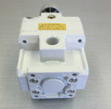 Load image into Gallery viewer, SMC IR3000-03 precision pneumatic regulator
