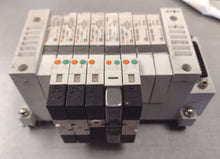 Load image into Gallery viewer, SMC Pneumatic Valve bank VQ1401,VQ1101,VQ1201B,VQ1201,VVQ1000-10A
