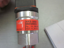 Load image into Gallery viewer, Danfoss AKS 3000 060G5604 pressure transmitter 0-100 psia 1-6V
