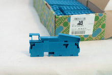 Load image into Gallery viewer, Box of 39- Phoenix Contact ST 6-TWIN BU DIN RAIL TERMINAL BLOCKS
