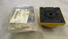 Load image into Gallery viewer, Lot of 2 Allen Bradley 194E-HE8N-175 Disconnect Switch Actuator N90x90 OFF-ON
