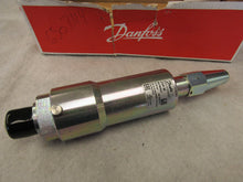 Load image into Gallery viewer, Danfoss CVP-M 027B0921 Pilot Valve
