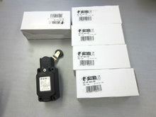 Load image into Gallery viewer, Lot of  5 Pizzato limit switch FP 1631-H0 roller lever 2 N.C.

