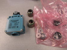 Load image into Gallery viewer, Honeywell GLE24A2A Roller Lever Limit Switch
