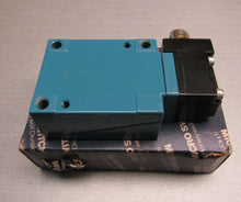 Load image into Gallery viewer, Micro Switch LZF1 Micro Switch Heavy Duty Limit Switch 9LZZ21
