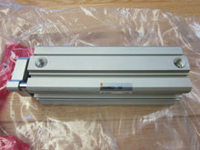 Load image into Gallery viewer, SMC CDQMB32-100 pneumatic cylinder free non rotating
